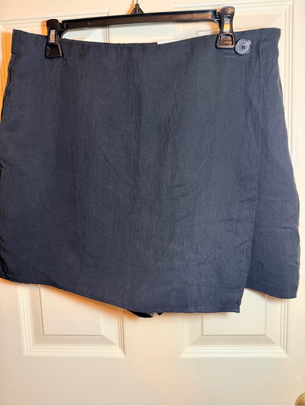 Nine West Black Wrap Skort with Side Button Large